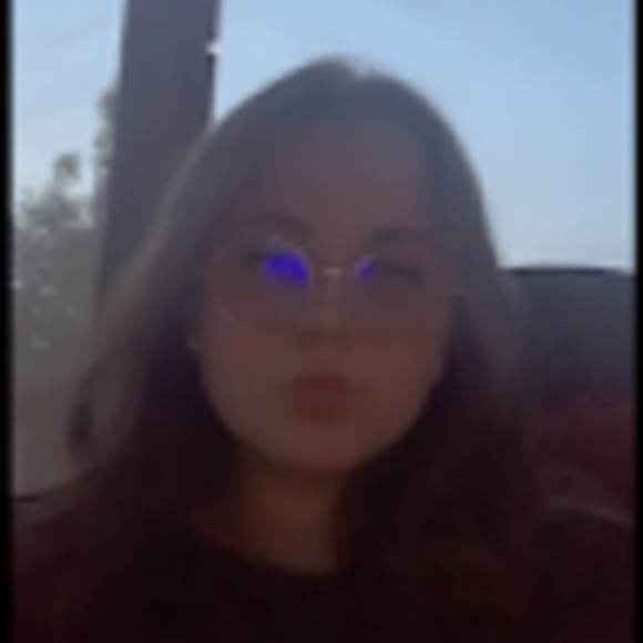 Meet your Posher, Julia - Picture 1 of 1